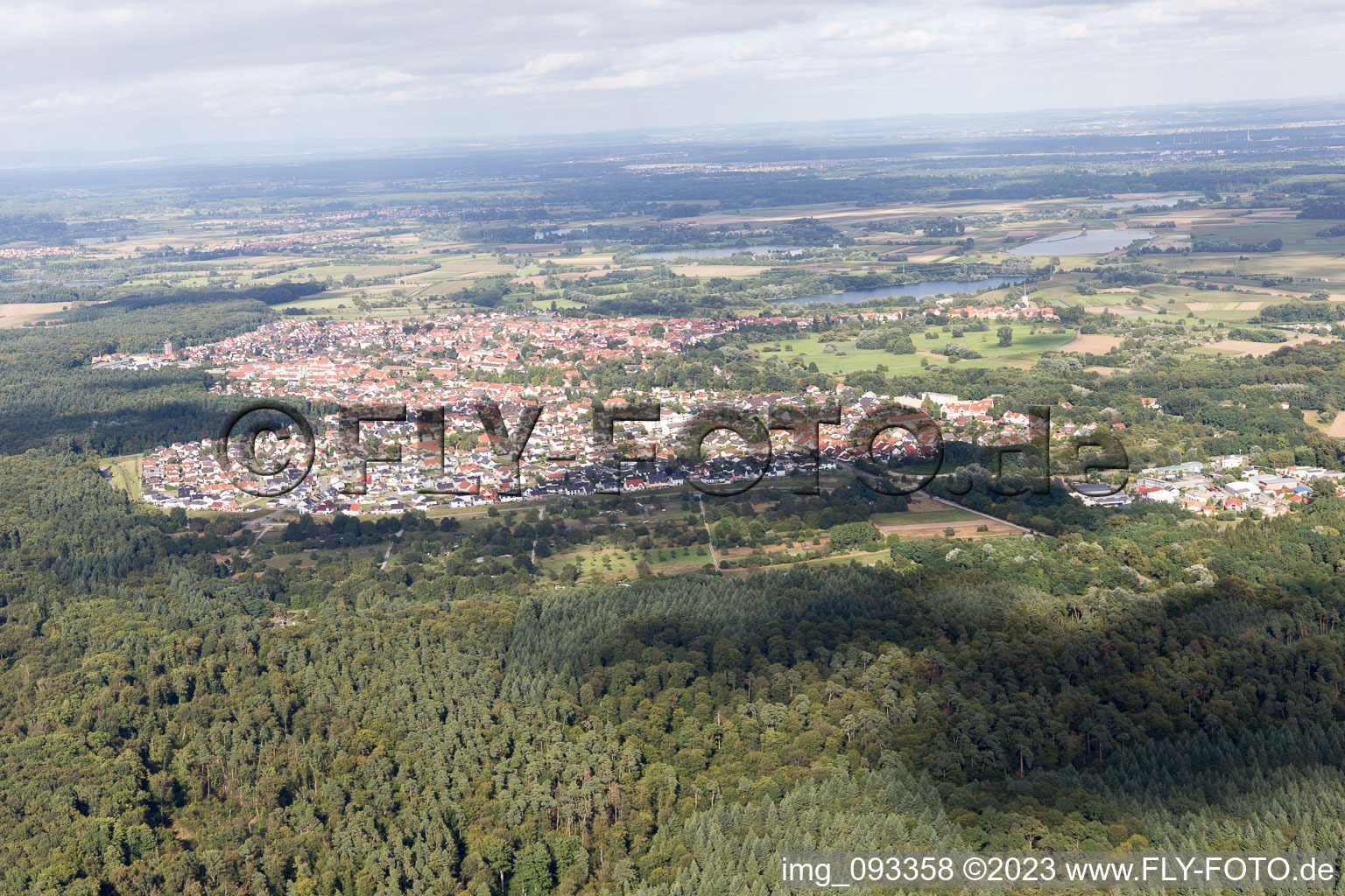 Jockgrim dans le département Rhénanie-Palatinat, Allemagne du point de vue du drone