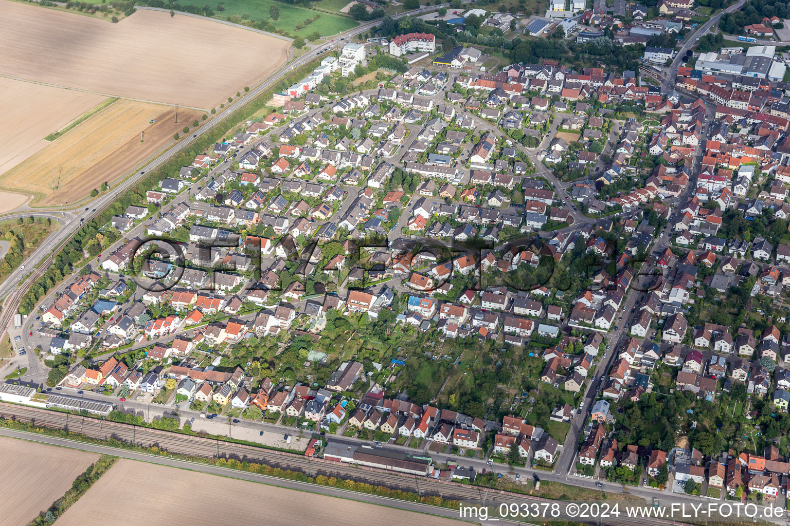 Vue aérienne de Zone de peuplement à le quartier Blankenloch in Stutensee dans le département Bade-Wurtemberg, Allemagne