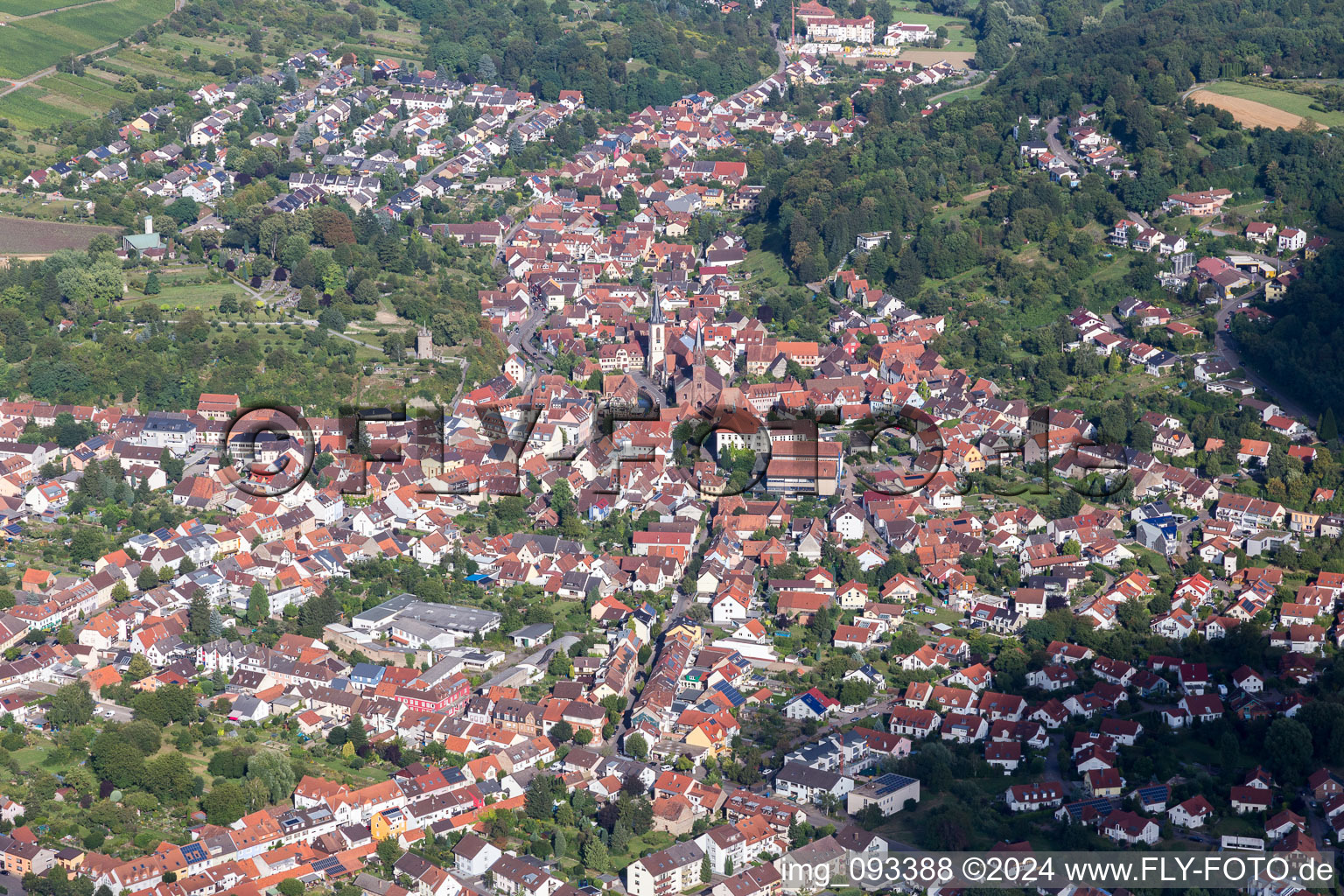 Vue aérienne de Vue des rues et des maisons des quartiers résidentiels à Weingarten dans le département Bade-Wurtemberg, Allemagne