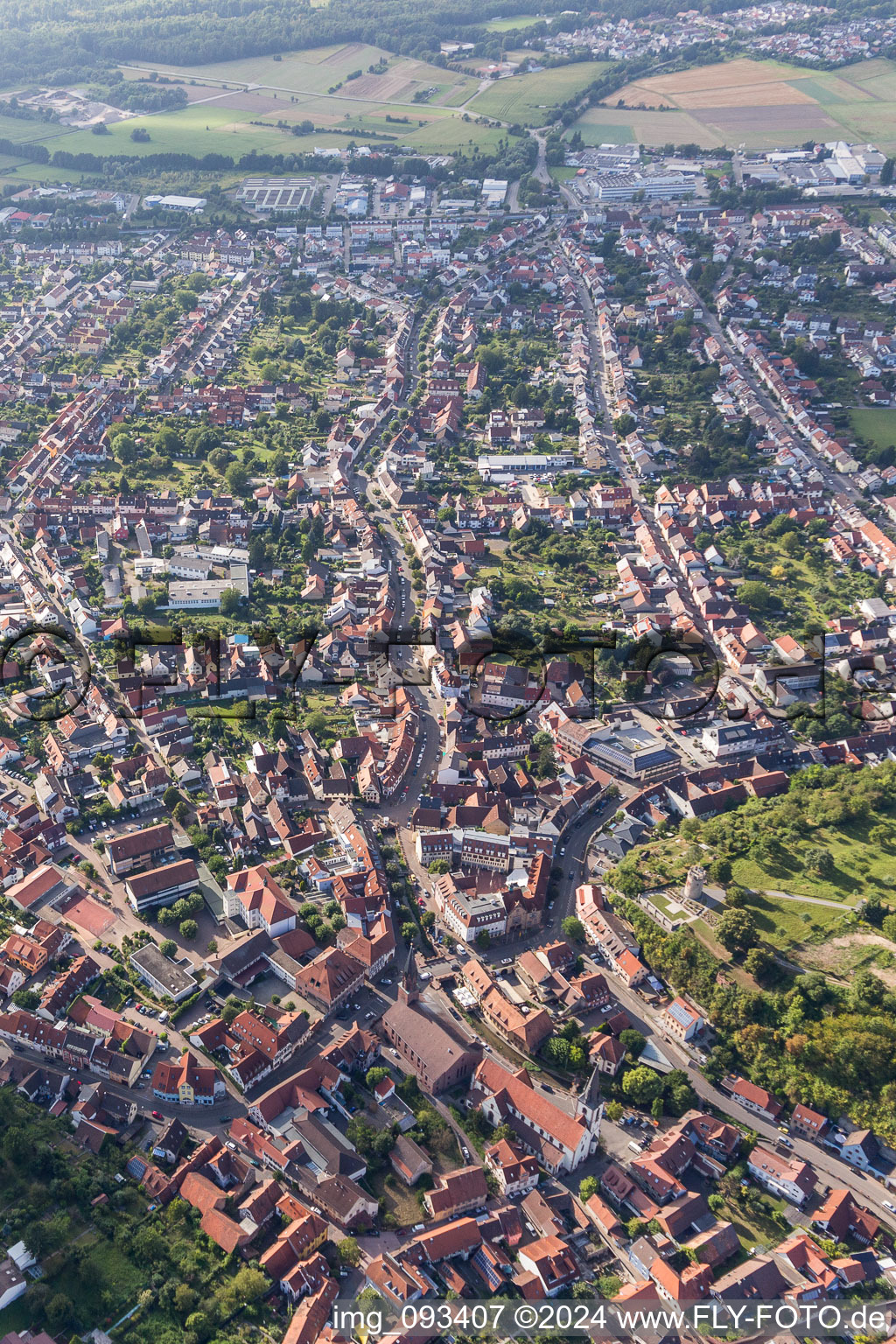 Weingarten dans le département Bade-Wurtemberg, Allemagne du point de vue du drone