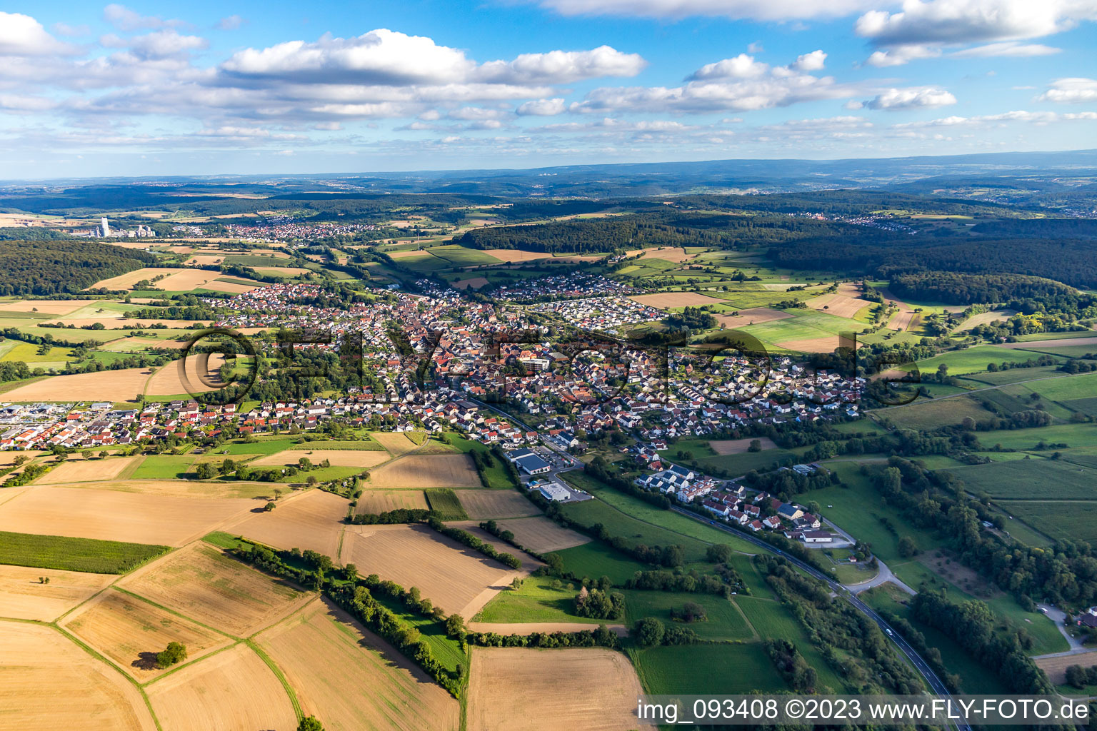 Vue aérienne de Du nord-ouest à le quartier Jöhlingen in Walzbachtal dans le département Bade-Wurtemberg, Allemagne