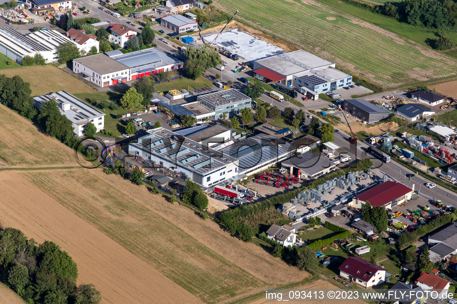 Photographie aérienne de Zone industrielle et implantation d'entreprises au nord à le quartier Jöhlingen in Walzbachtal dans le département Bade-Wurtemberg, Allemagne