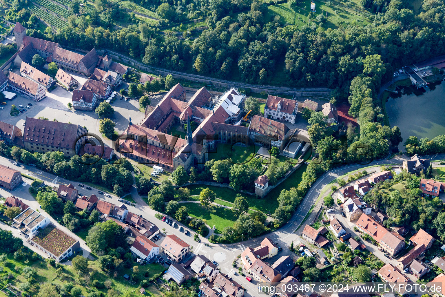 Vue d'oiseau de Maulbronn dans le département Bade-Wurtemberg, Allemagne