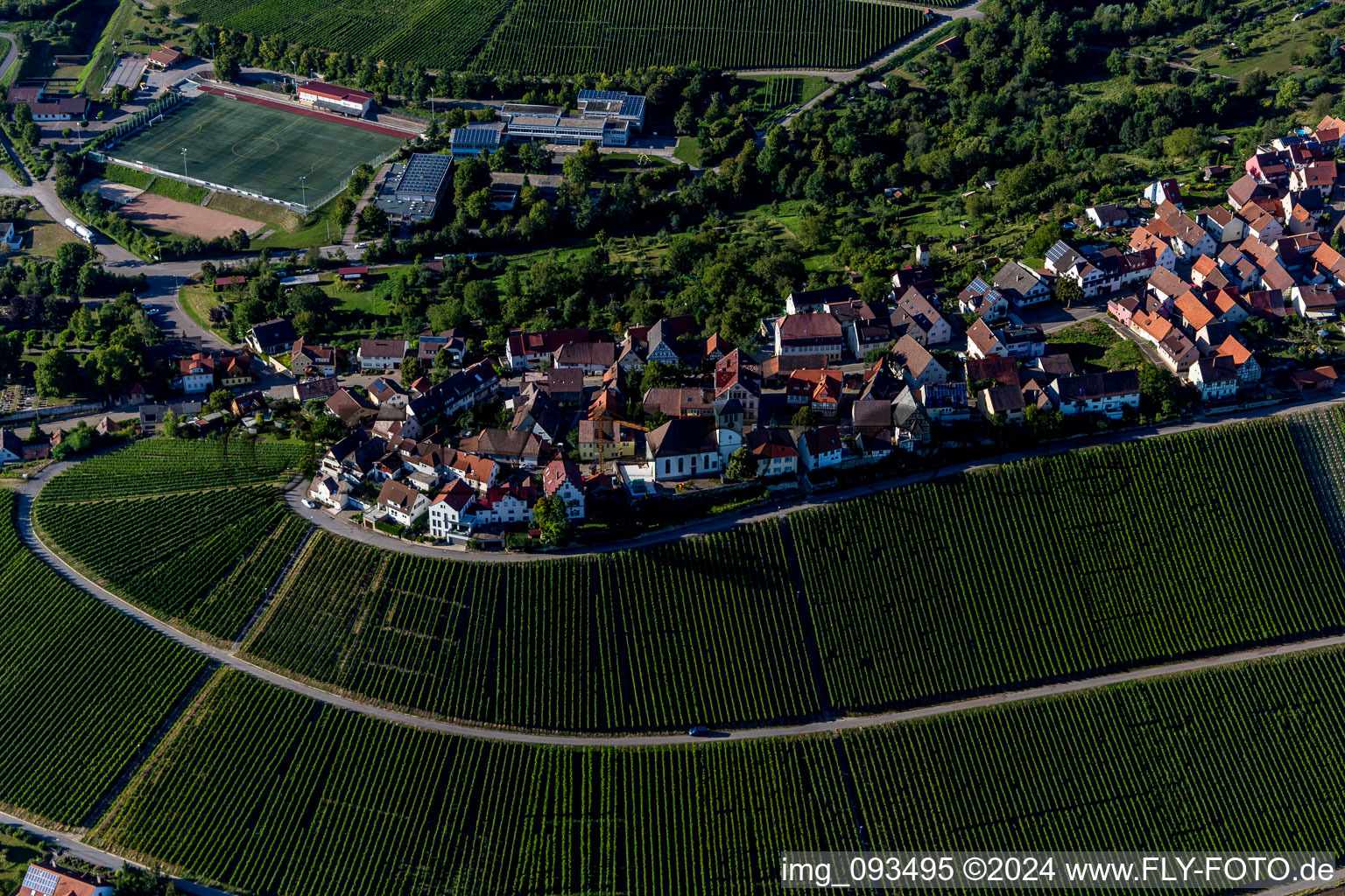 Vue oblique de Village vigneron sur vignoble en Hohenhaslach à le quartier Hohenhaslach in Sachsenheim dans le département Bade-Wurtemberg, Allemagne