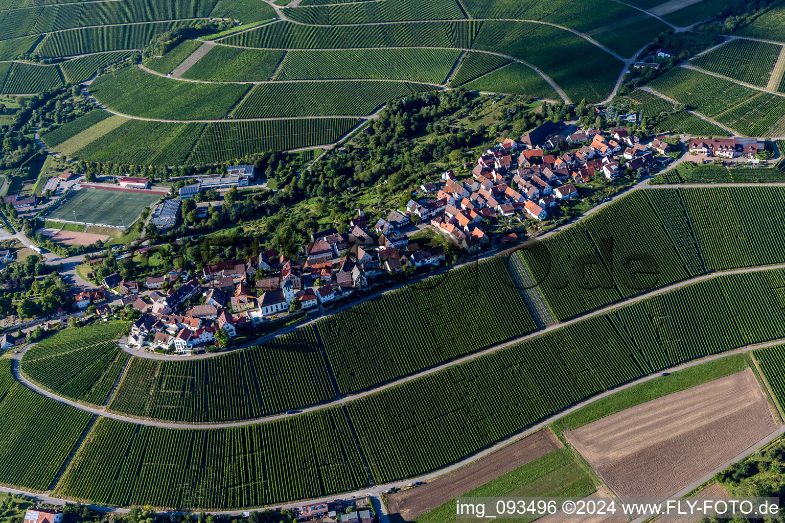 Village vigneron sur vignoble en Hohenhaslach à le quartier Hohenhaslach in Sachsenheim dans le département Bade-Wurtemberg, Allemagne d'en haut