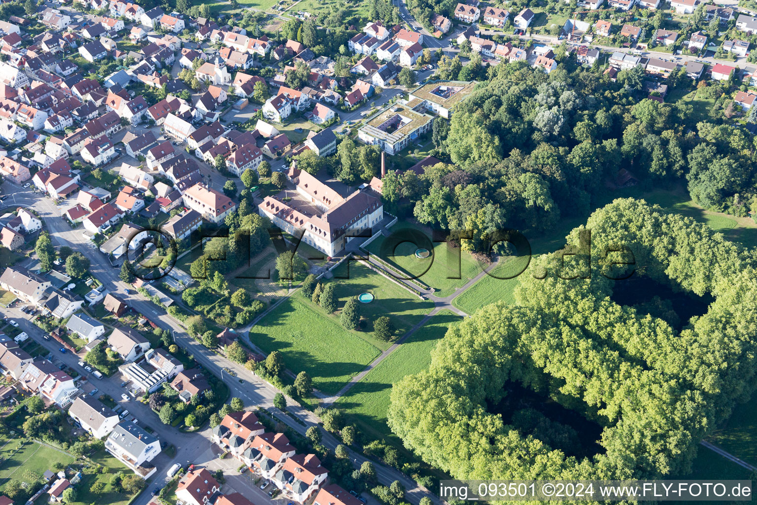 Vue aérienne de Parc du château et château de Freidental à Freudental dans le département Bade-Wurtemberg, Allemagne