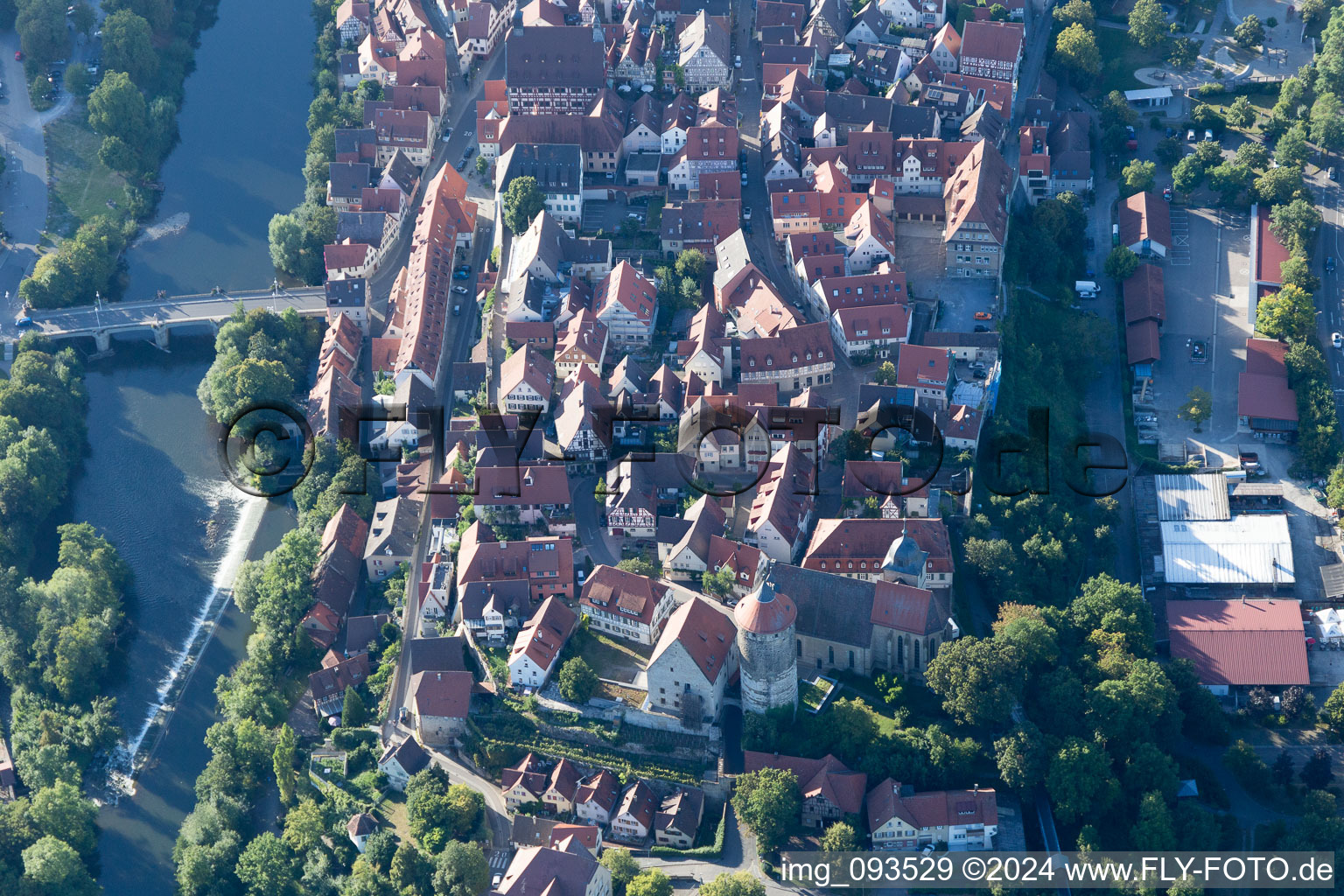 Besigheim dans le département Bade-Wurtemberg, Allemagne vu d'un drone