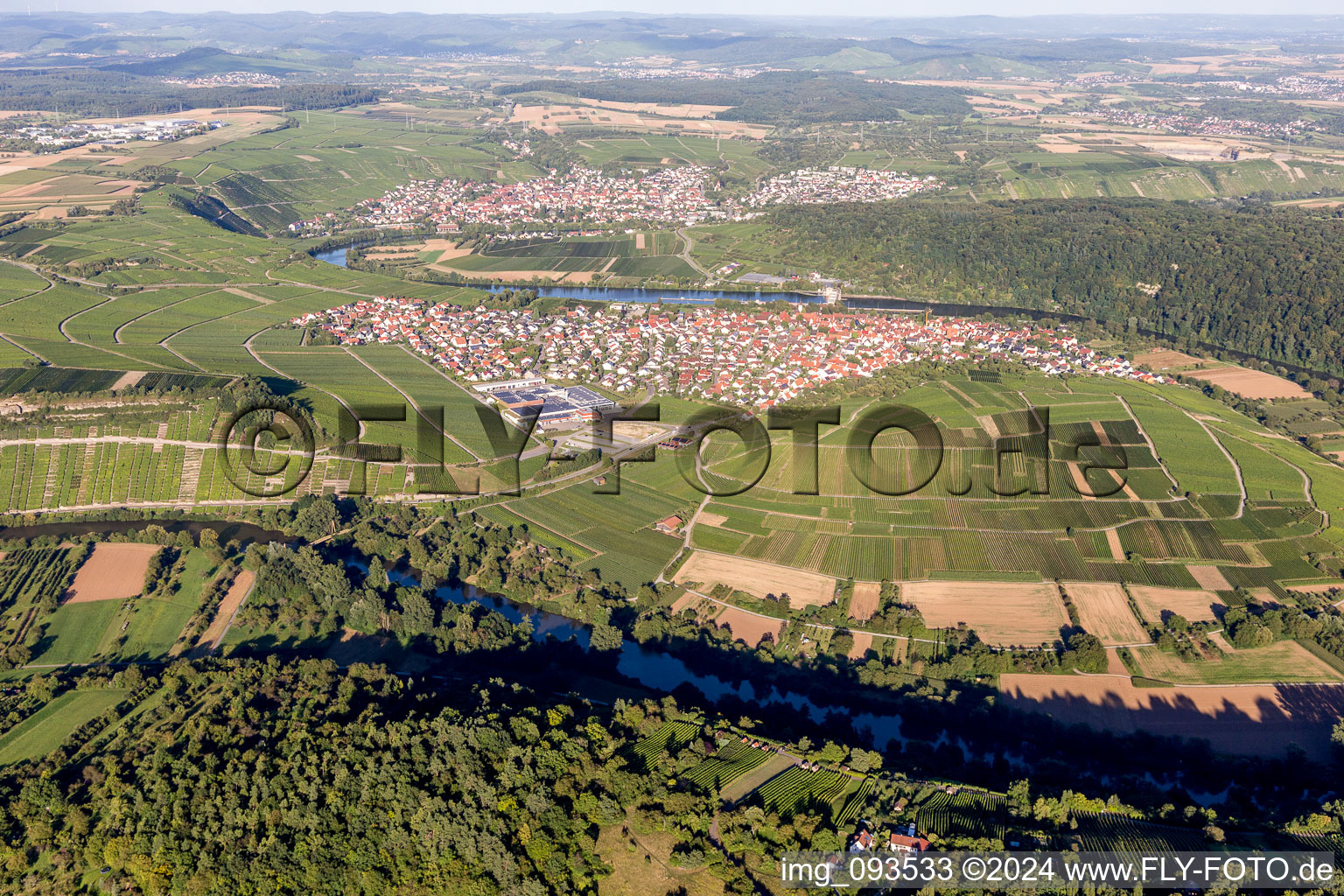 Vue aérienne de Zones riveraines du Neckar à Hessigheim dans le département Bade-Wurtemberg, Allemagne