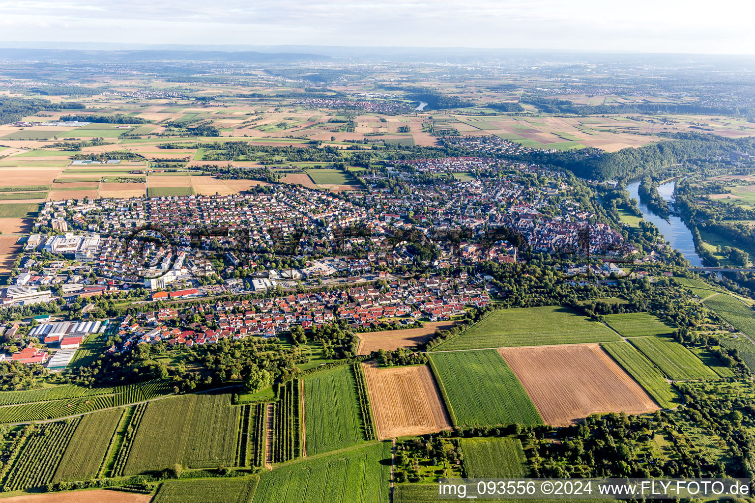 Vue aérienne de Zones riveraines du Neckar à Marbach am Neckar dans le département Bade-Wurtemberg, Allemagne