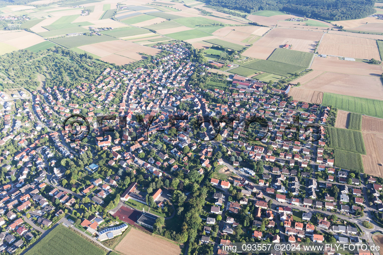 Vue aérienne de Erdmannhausen dans le département Bade-Wurtemberg, Allemagne