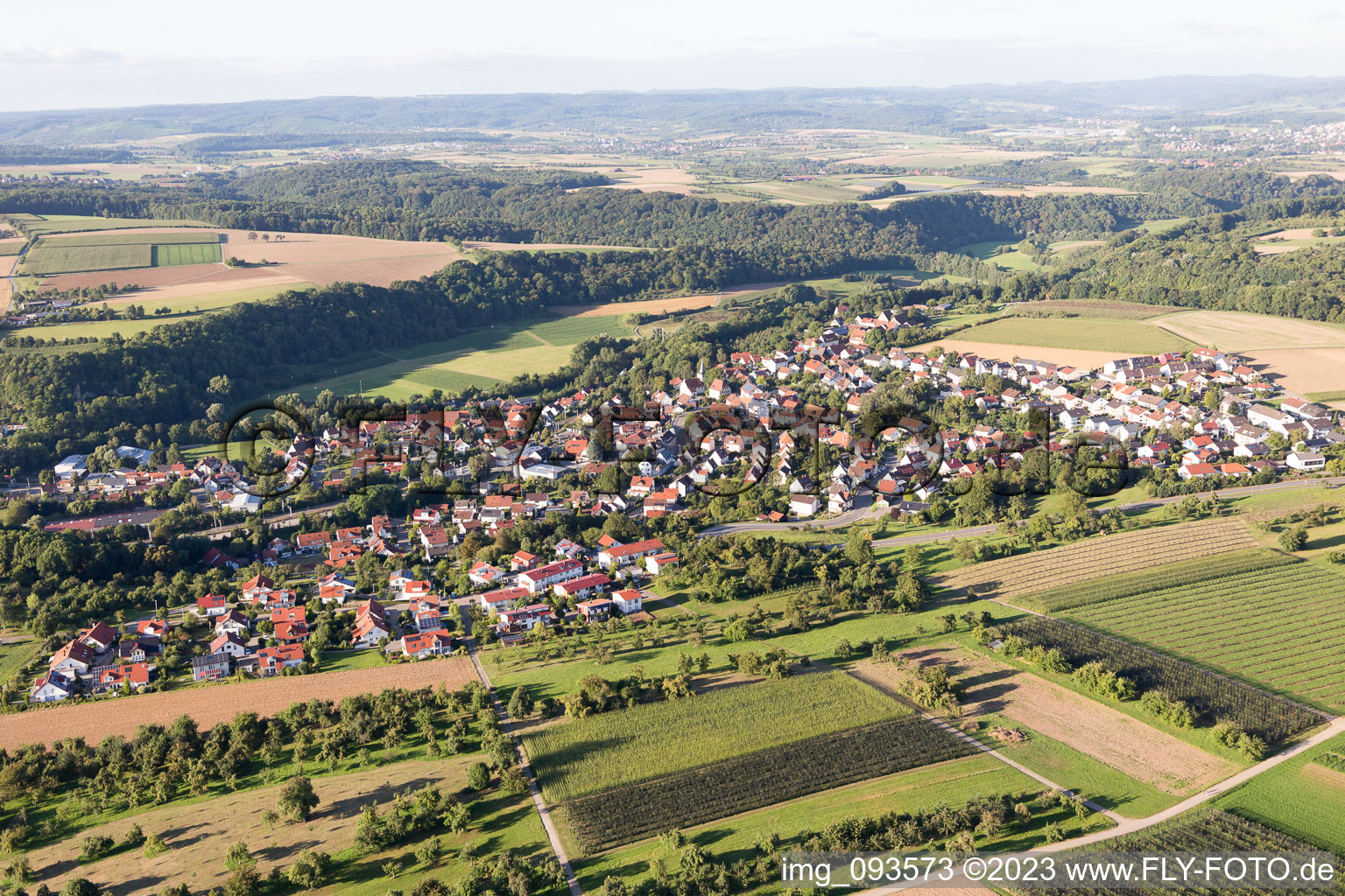 Vue aérienne de Burgstetten à Kirschenhardthof dans le département Bade-Wurtemberg, Allemagne