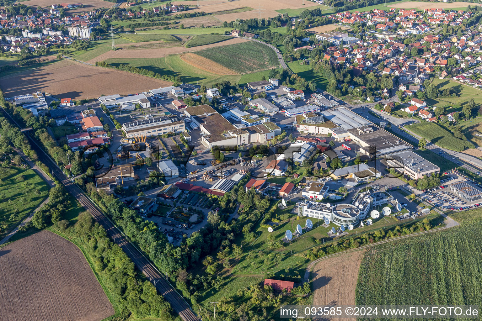 Vue aérienne de Zone commerciale et implantation d'entreprises sur la Donaustraße en Waldrems à le quartier Waldrems in Backnang dans le département Bade-Wurtemberg, Allemagne