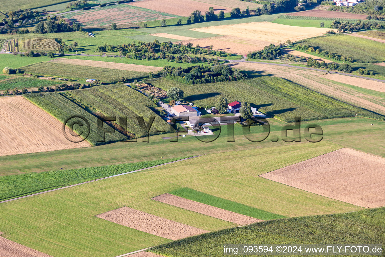 Vue aérienne de Aéroport Backnang-Heiningen à le quartier Heiningen in Backnang dans le département Bade-Wurtemberg, Allemagne