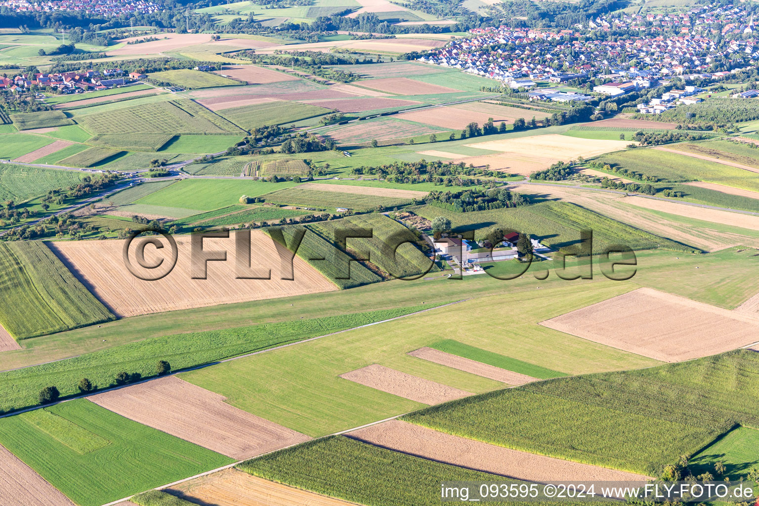 Vue aérienne de Aéroport Backnang-Heiningen à le quartier Heiningen in Backnang dans le département Bade-Wurtemberg, Allemagne