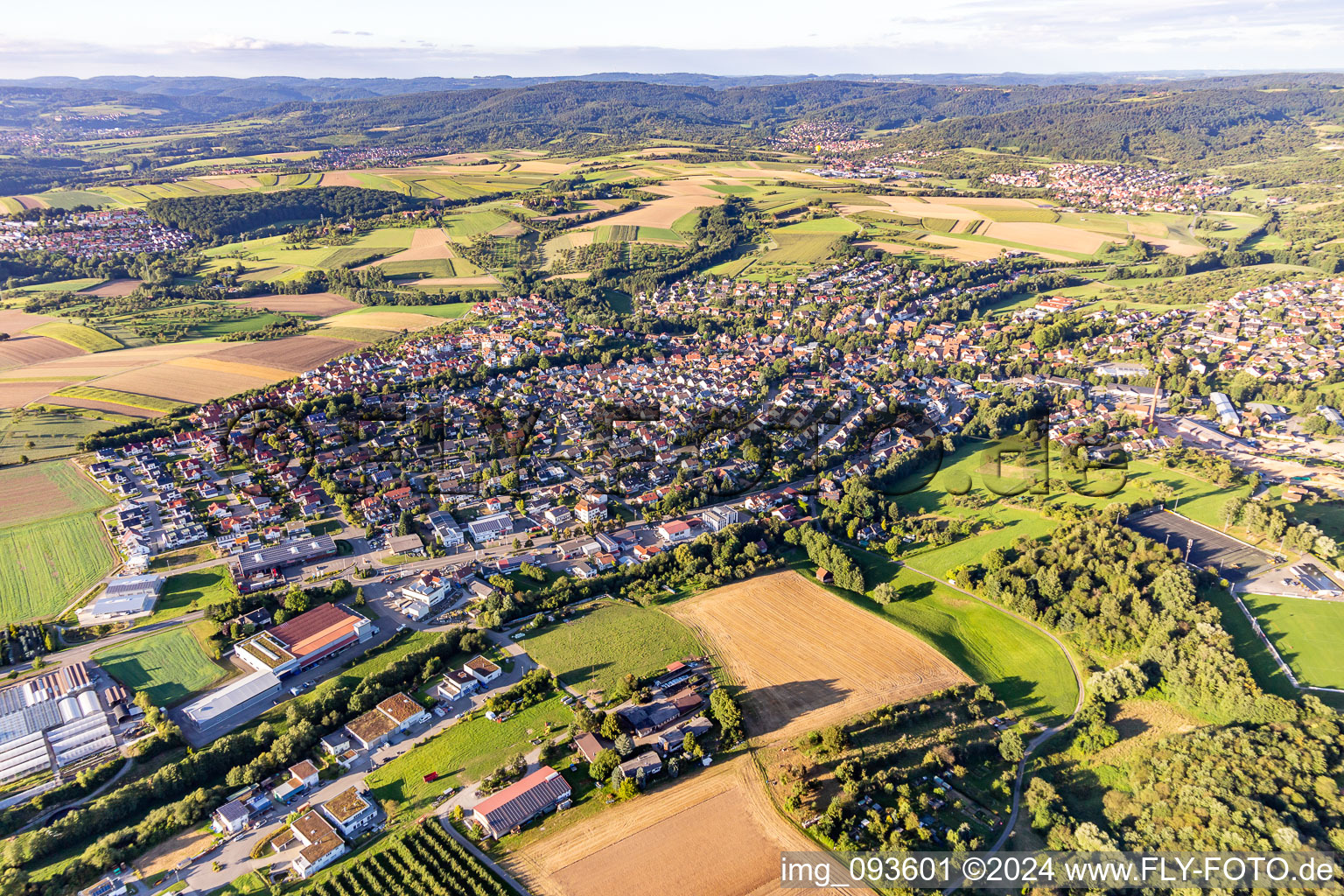 Vue aérienne de Quartier Unterweissach in Weissach im Tal dans le département Bade-Wurtemberg, Allemagne