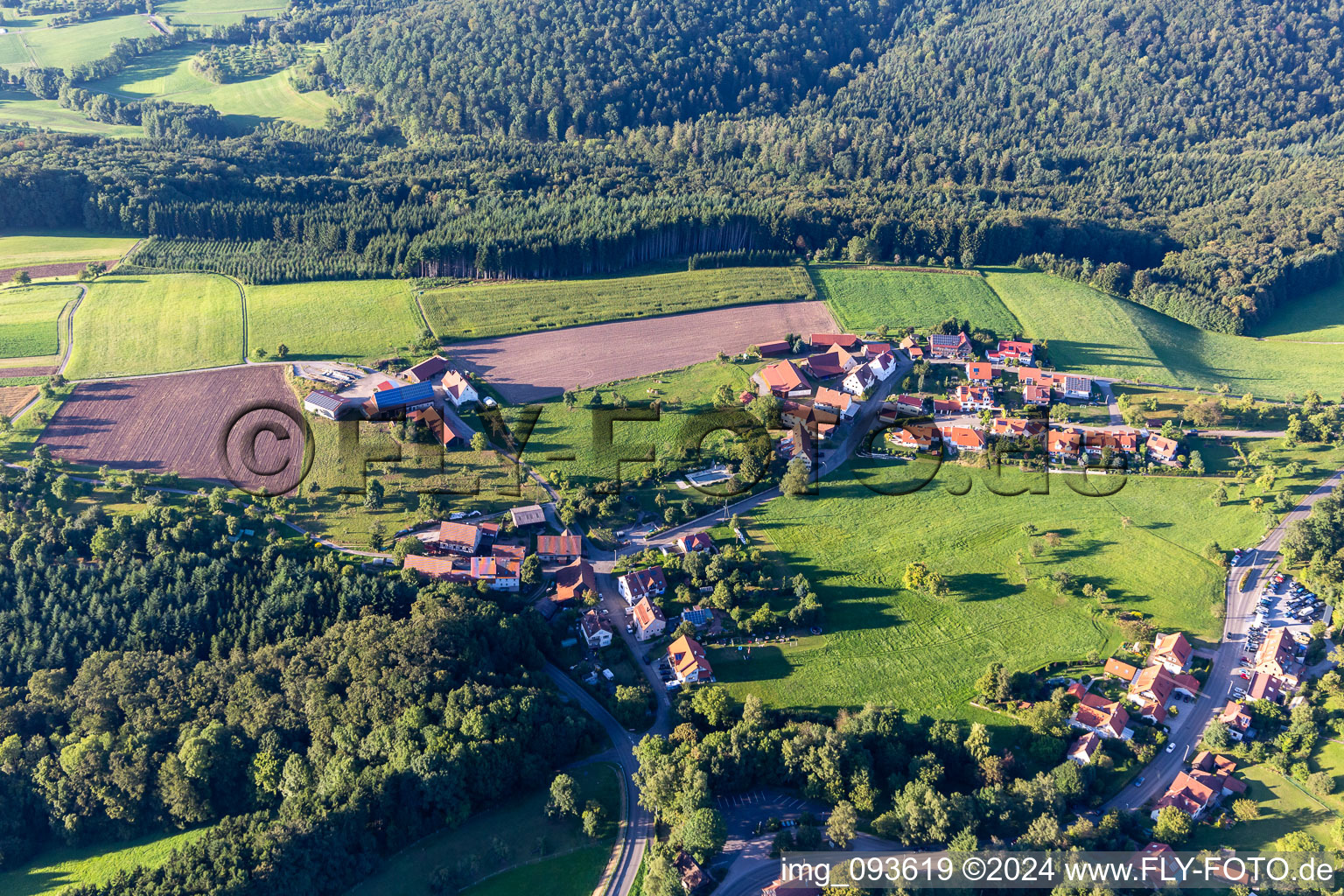 Vue aérienne de Centre de loisirs - parc d'attractions Lieu : Familienferienstätte Haus Lutzenberg eV à le quartier Lutzenberg in Althütte dans le département Bade-Wurtemberg, Allemagne