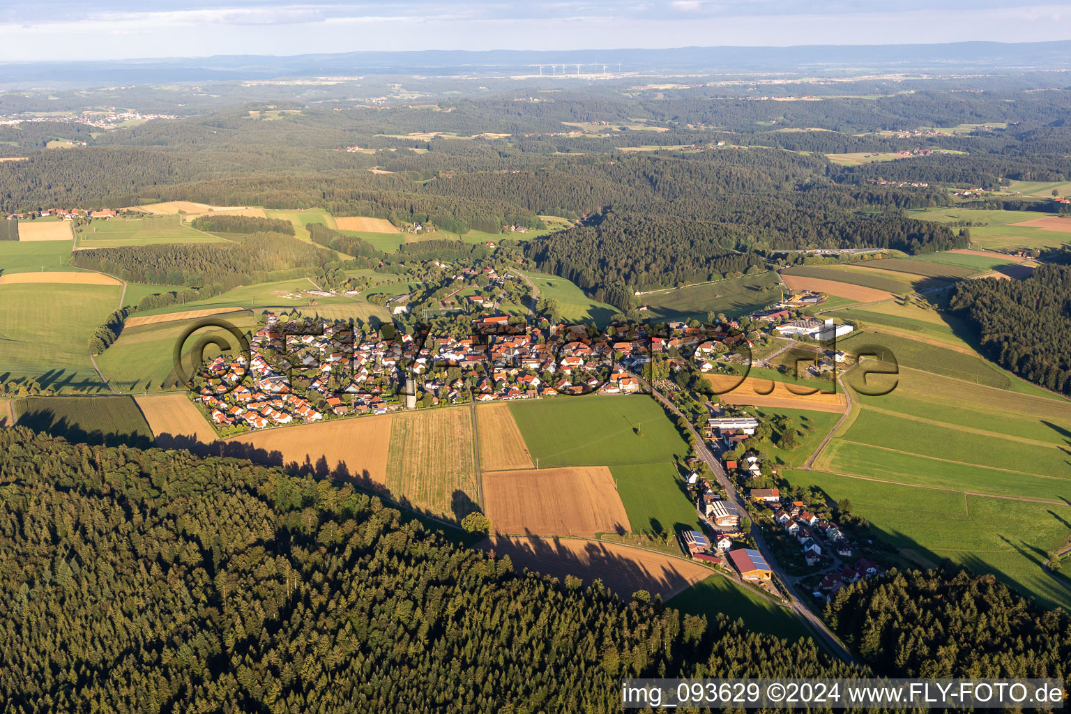 Vue aérienne de Champs agricoles et surfaces utilisables à le quartier Eulenhof in Kaisersbach dans le département Bade-Wurtemberg, Allemagne