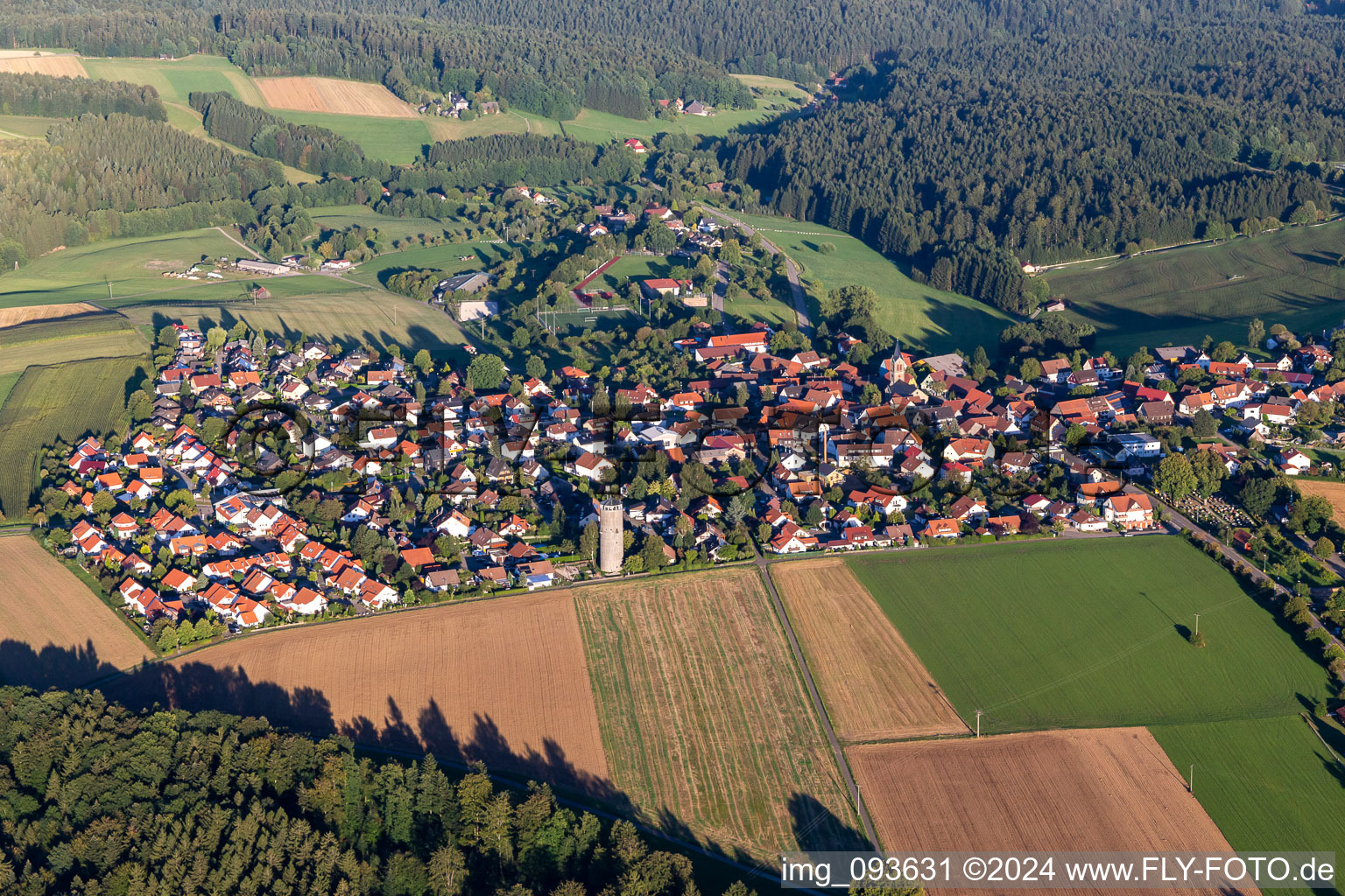 Vue aérienne de Champs agricoles et surfaces utilisables à Kaisersbach dans le département Bade-Wurtemberg, Allemagne