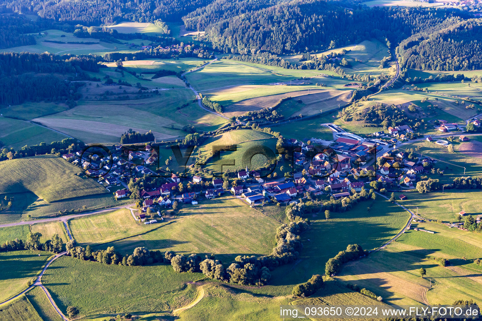 Vue aérienne de Quartier Mittelrot in Fichtenberg dans le département Bade-Wurtemberg, Allemagne