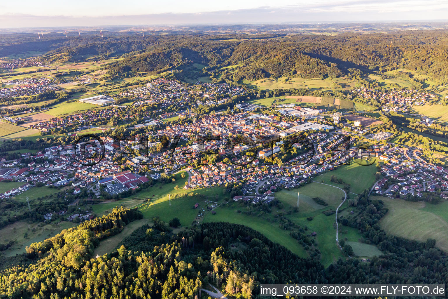 Vue aérienne de Vue des rues et des maisons des quartiers résidentiels à Gaildorf dans le département Bade-Wurtemberg, Allemagne