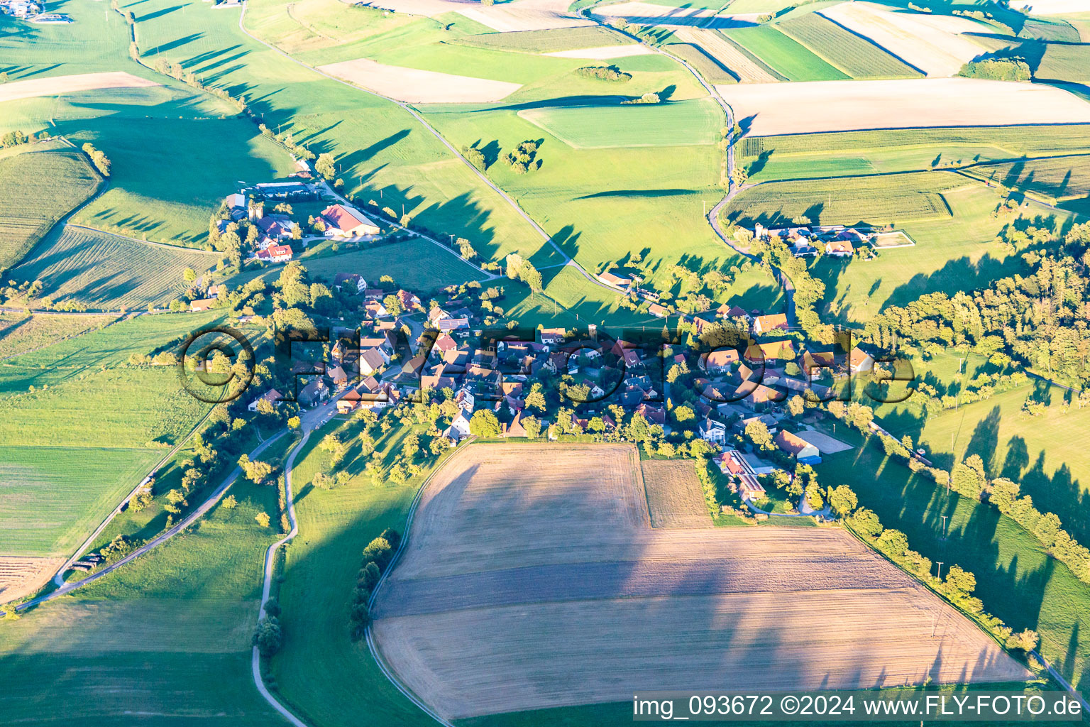 Vue aérienne de Dans le quartier d'Engelhofen à Obersontheim dans le département Bade-Wurtemberg, Allemagne