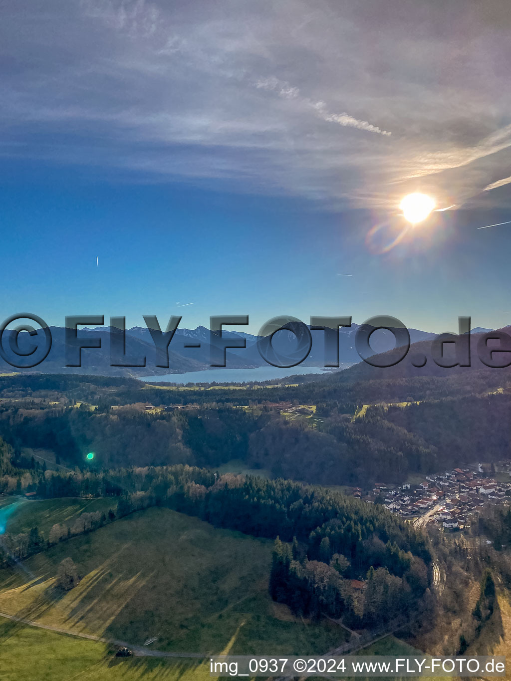 Vue aérienne de Du nord-ouest à le quartier Holz in Tegernsee dans le département Bavière, Allemagne