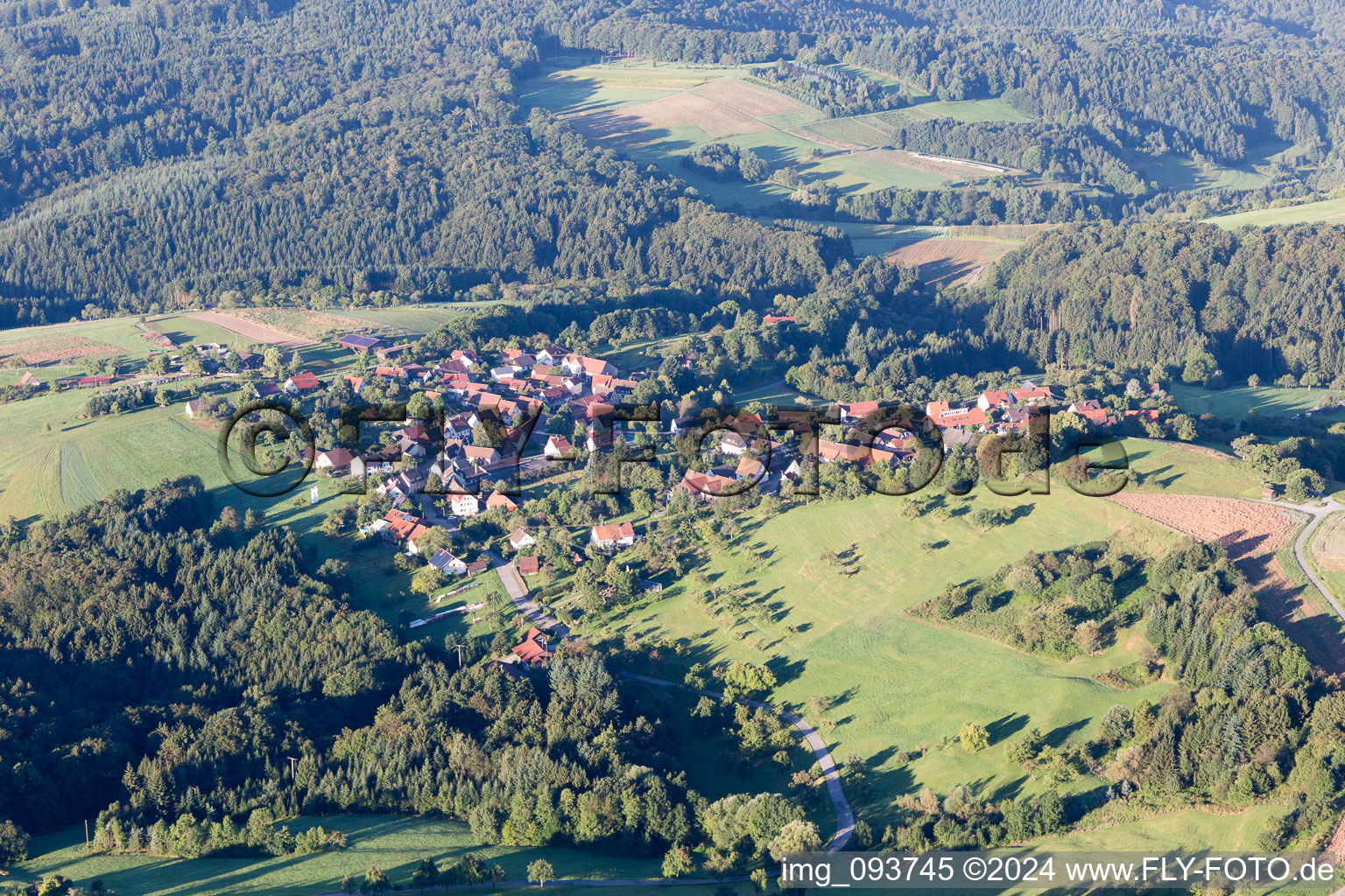 Vue aérienne de Dans le quartier Nassach à Spiegelberg à Nassach dans le département Bade-Wurtemberg, Allemagne