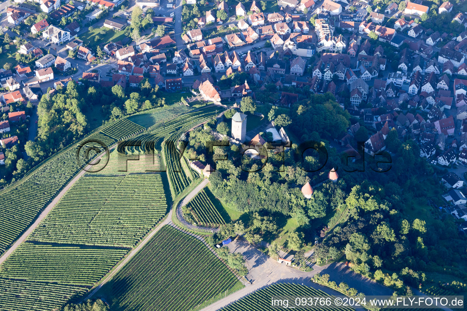 Vue d'oiseau de Beilstein dans le département Bade-Wurtemberg, Allemagne