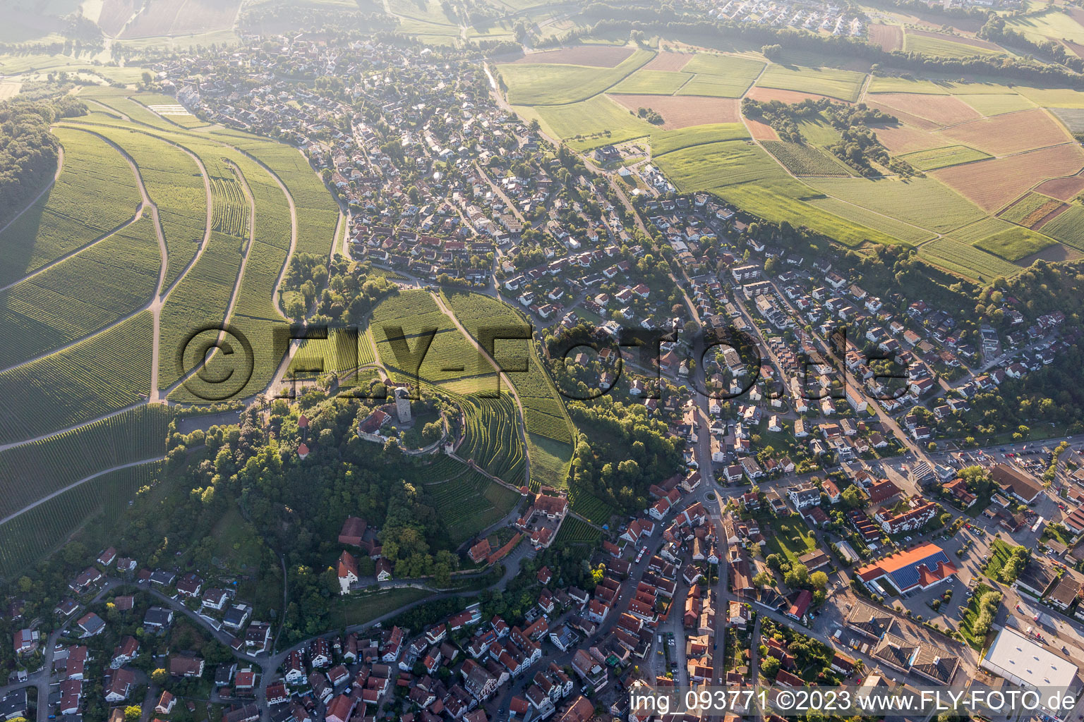 Beilstein dans le département Bade-Wurtemberg, Allemagne du point de vue du drone