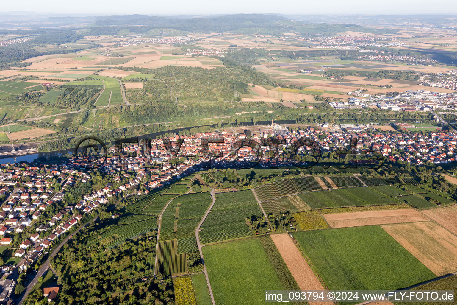 Vue aérienne de Zones riveraines du Neckar à Gemmrigheim dans le département Bade-Wurtemberg, Allemagne