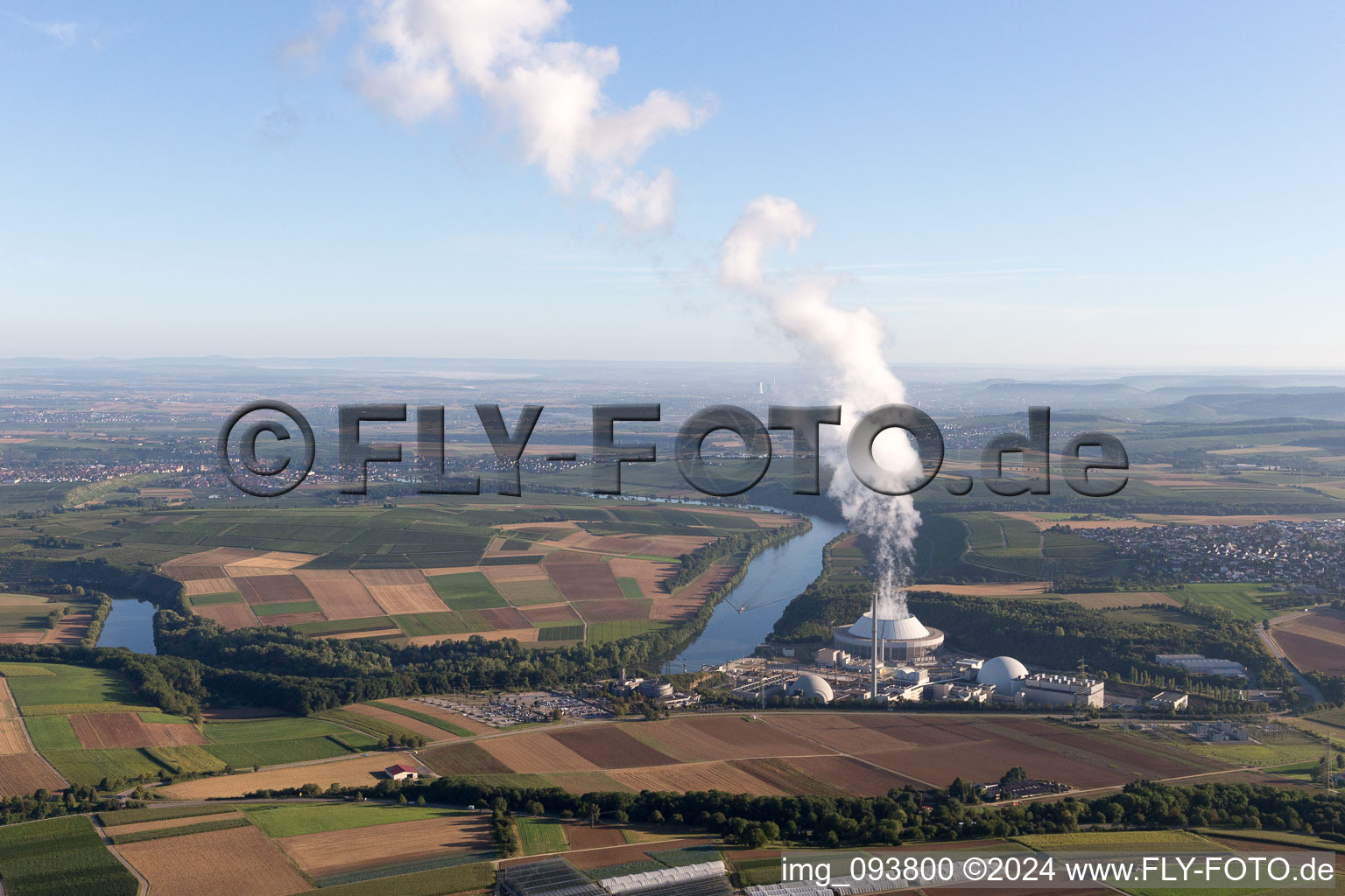 Vue oblique de Centrale nucléaire à Neckarwestheim dans le département Bade-Wurtemberg, Allemagne