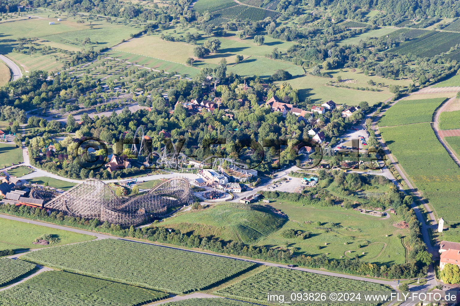 Vue aérienne de Parc aventure Tripsdrill à le quartier Treffentrill in Cleebronn dans le département Bade-Wurtemberg, Allemagne