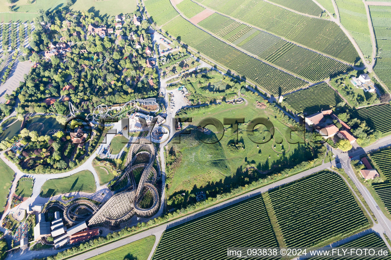 Vue d'oiseau de Parc aventure Tripsdrill à le quartier Treffentrill in Cleebronn dans le département Bade-Wurtemberg, Allemagne