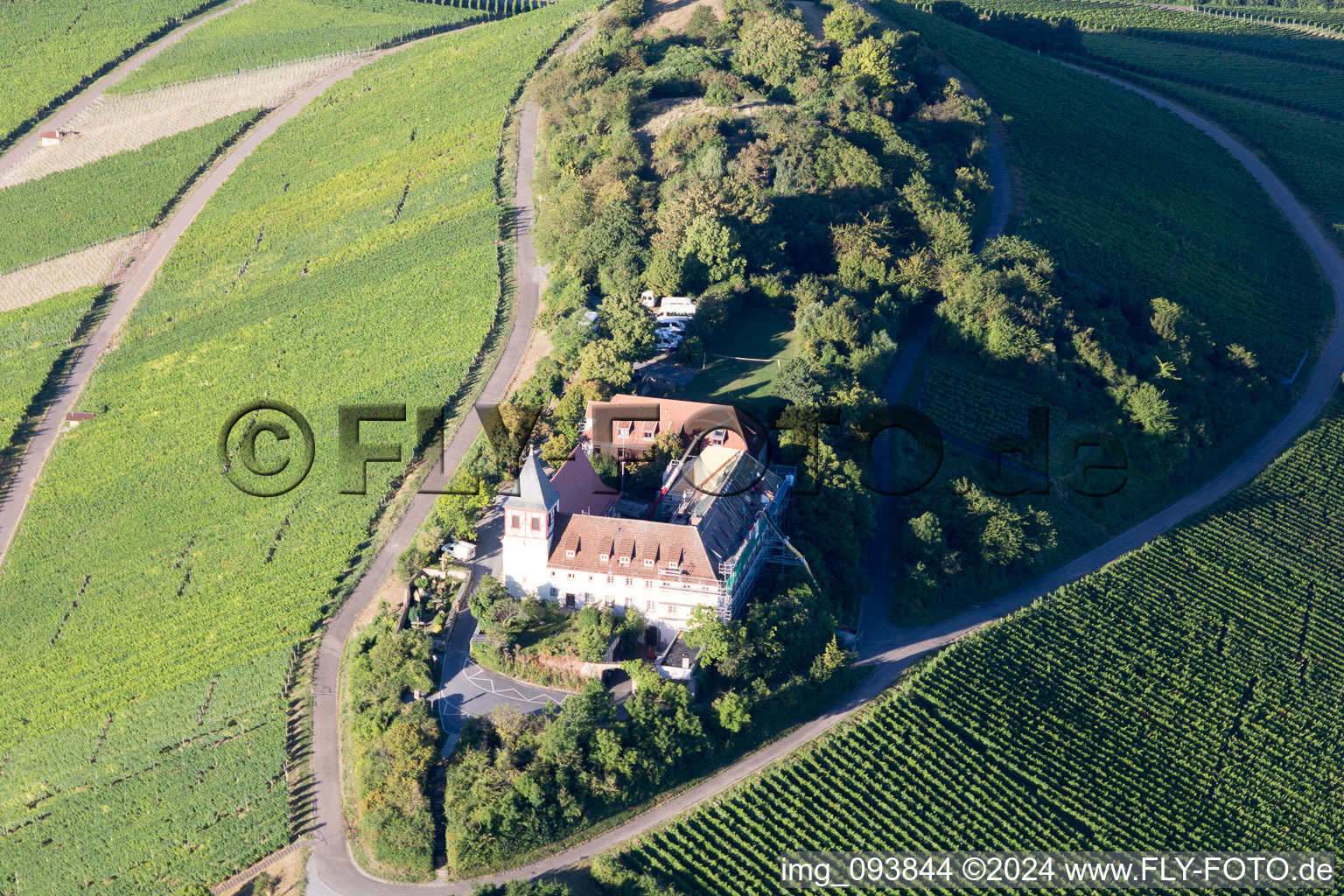 Vue aérienne de L'église Saint-Michel à le quartier Treffentrill in Cleebronn dans le département Bade-Wurtemberg, Allemagne