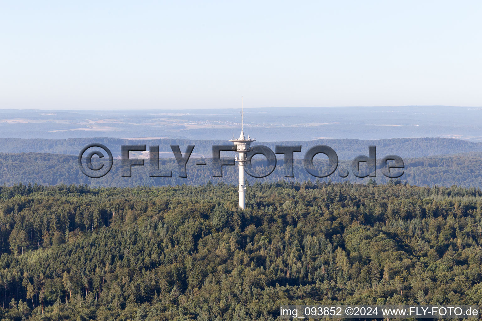 Vue aérienne de Tour de télécommunications à Cleebronn dans le département Bade-Wurtemberg, Allemagne