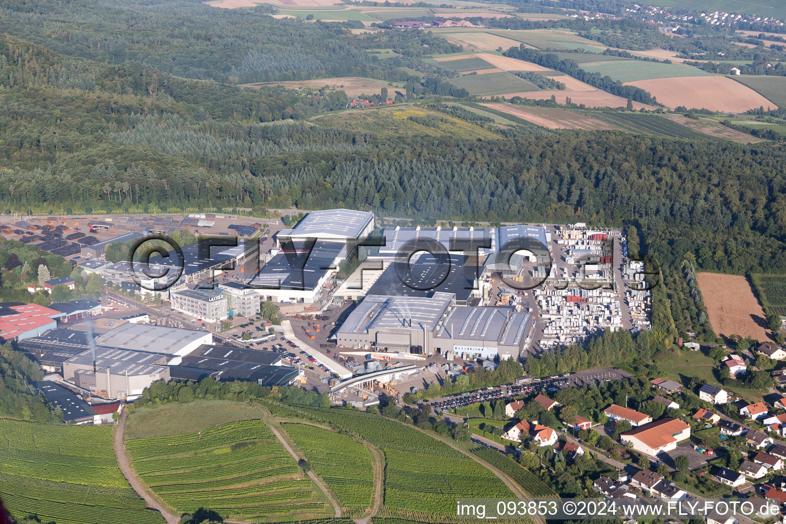 Vue aérienne de Site de l'usine Gerüstbau Layher GmbH dans le quartier Frauenzimmern à Güglingen dans le département Bade-Wurtemberg, Allemagne