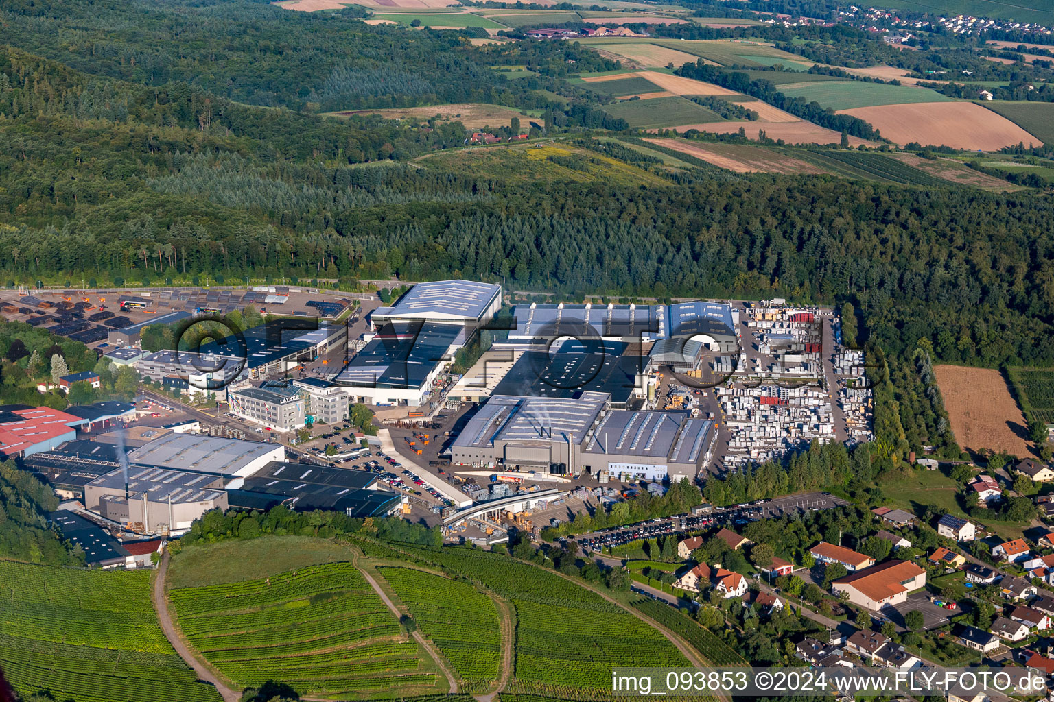 Vue aérienne de Site de l'usine Gerüstbau Layher GmbH dans le quartier Frauenzimmern à le quartier Eibensbach in Güglingen dans le département Bade-Wurtemberg, Allemagne