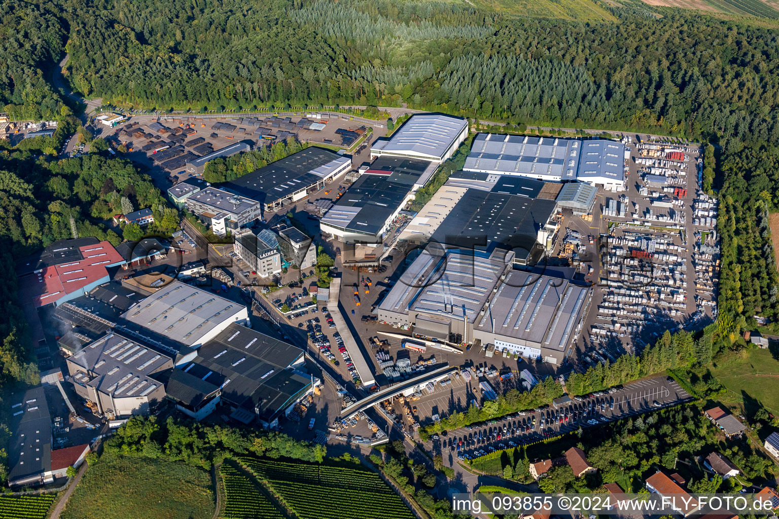 Photographie aérienne de Site de l'usine Gerüstbau Layher GmbH dans le quartier Frauenzimmern à le quartier Eibensbach in Güglingen dans le département Bade-Wurtemberg, Allemagne