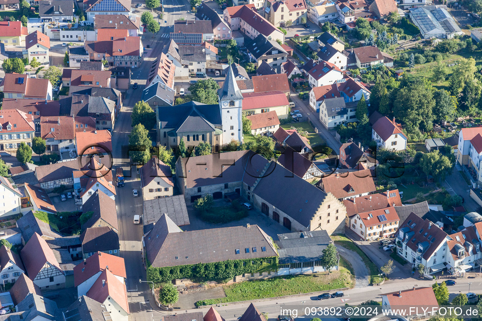 Vue aérienne de Év. Église à Sulzfeld dans le département Bade-Wurtemberg, Allemagne