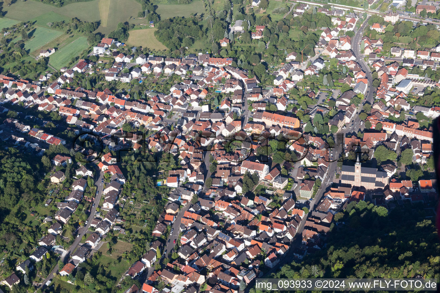 Vue aérienne de Rue Buchenauer à le quartier Untergrombach in Bruchsal dans le département Bade-Wurtemberg, Allemagne