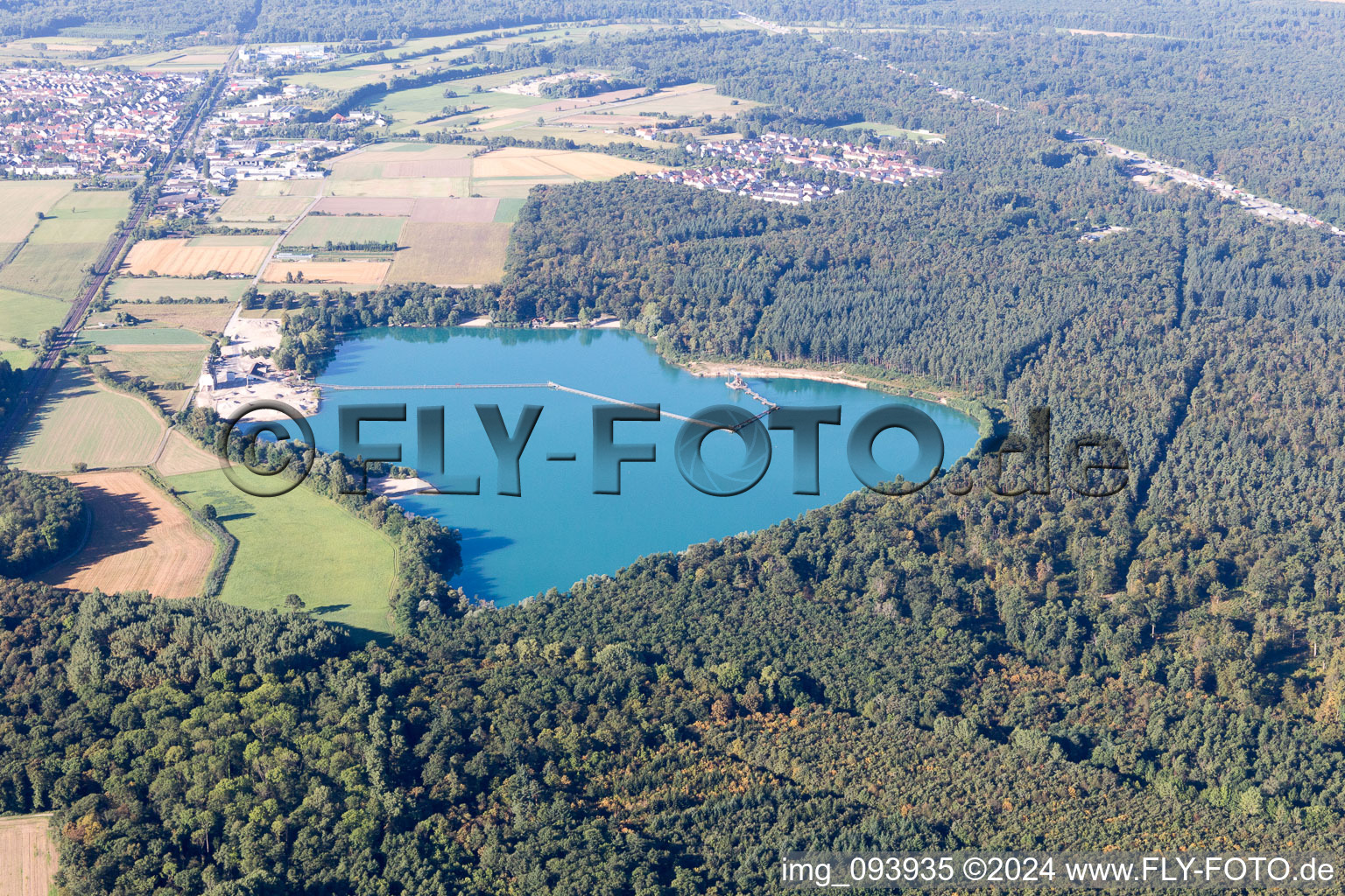 Vue aérienne de Étang de carrière Weingarten à Weingarten dans le département Bade-Wurtemberg, Allemagne