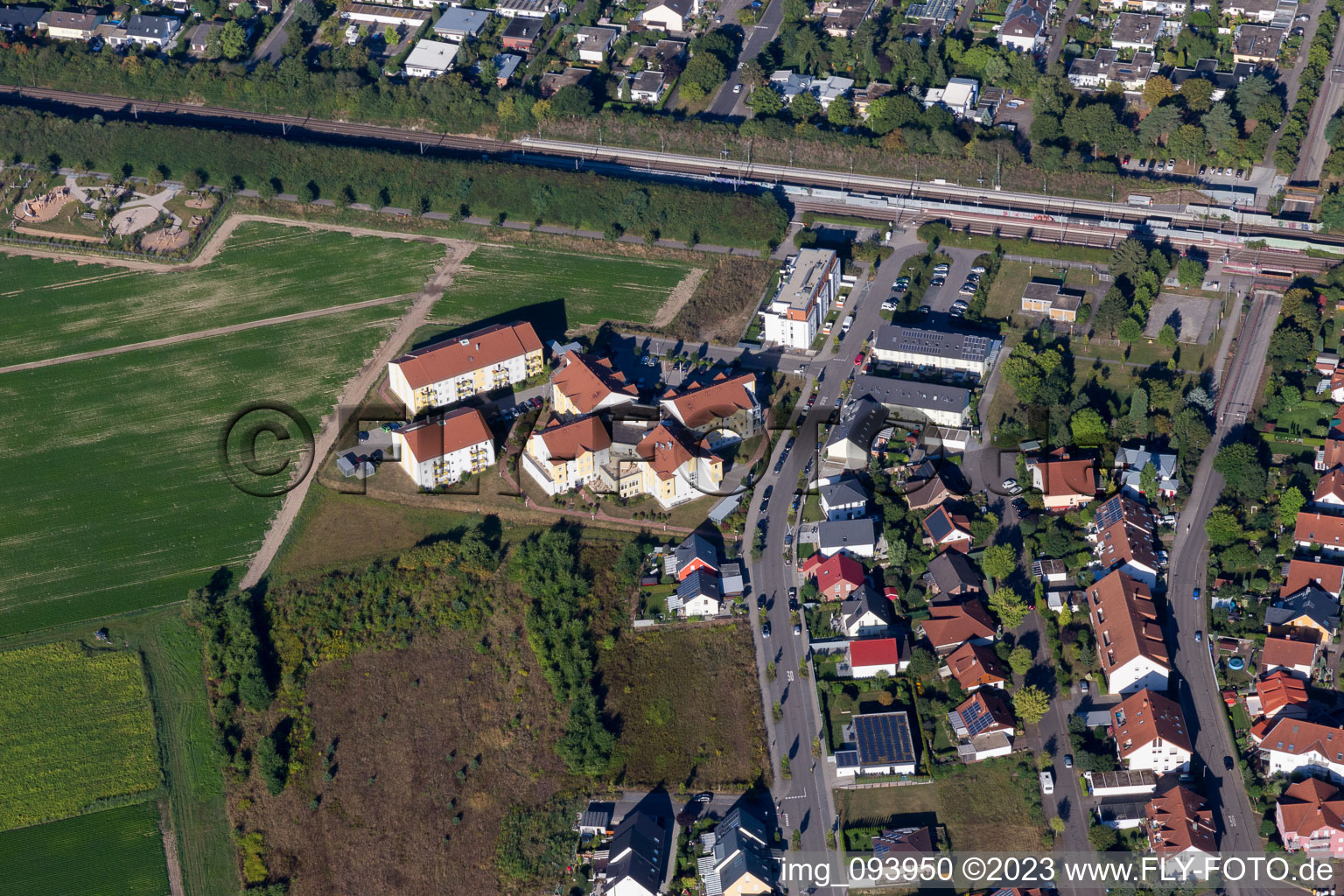 Vue aérienne de Centre pour personnes âgées Haus Edelberg à le quartier Friedrichstal in Stutensee dans le département Bade-Wurtemberg, Allemagne