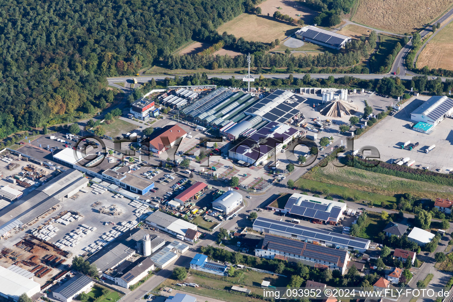 Vue aérienne de Zone commerciale et implantation d'entreprise à le quartier Friedrichstal in Stutensee dans le département Bade-Wurtemberg, Allemagne