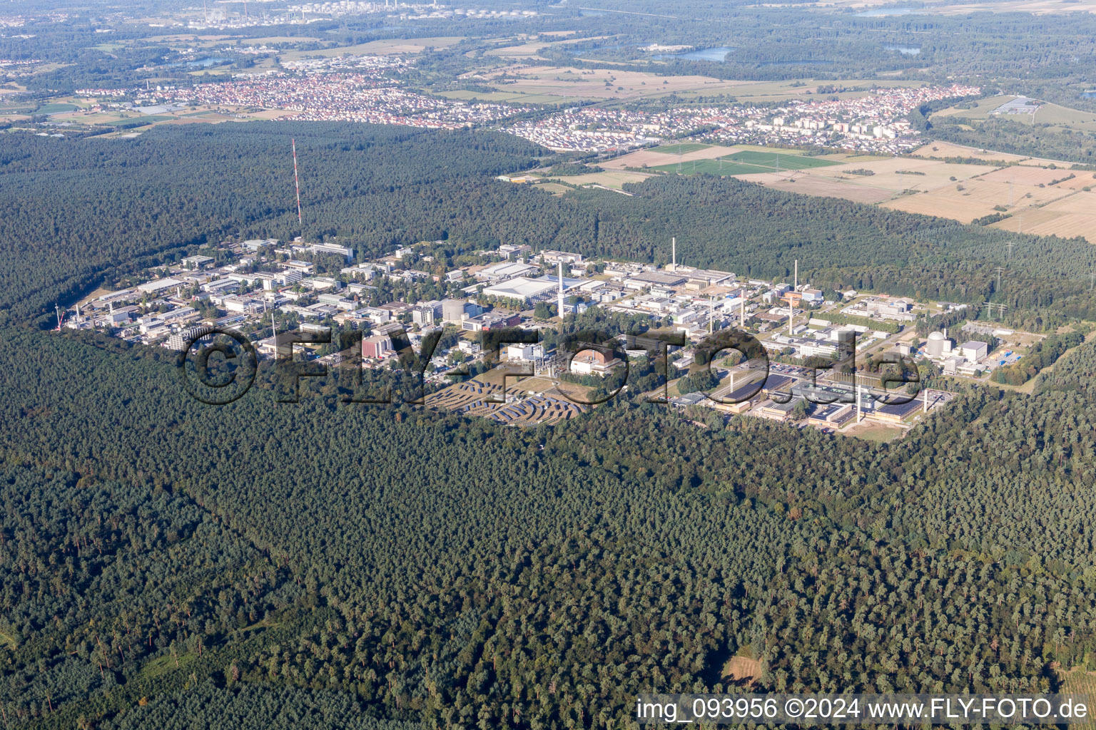 Vue aérienne de Campus University KIT - Campus Nord (ancien Centre de Recherche Nucléaire de Karlsruhe) à le quartier Leopoldshafen in Eggenstein-Leopoldshafen dans le département Bade-Wurtemberg, Allemagne