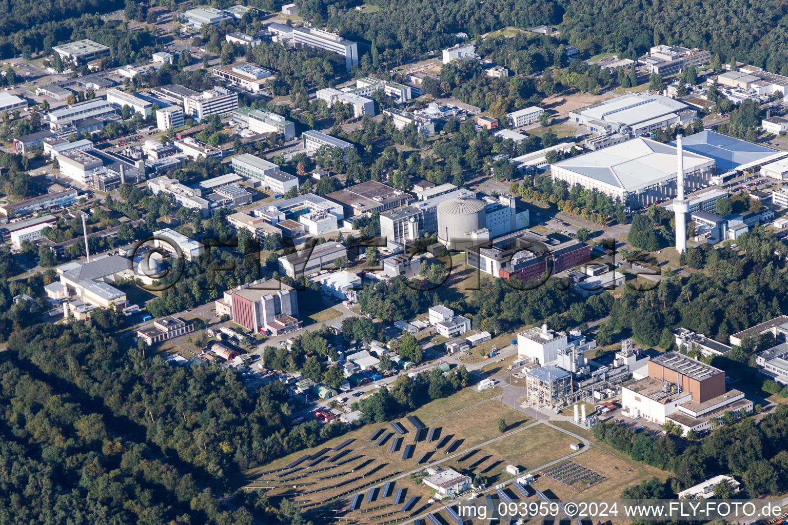 Campus University KIT - Campus Nord (ancien Centre de Recherche Nucléaire de Karlsruhe) à le quartier Leopoldshafen in Eggenstein-Leopoldshafen dans le département Bade-Wurtemberg, Allemagne d'en haut
