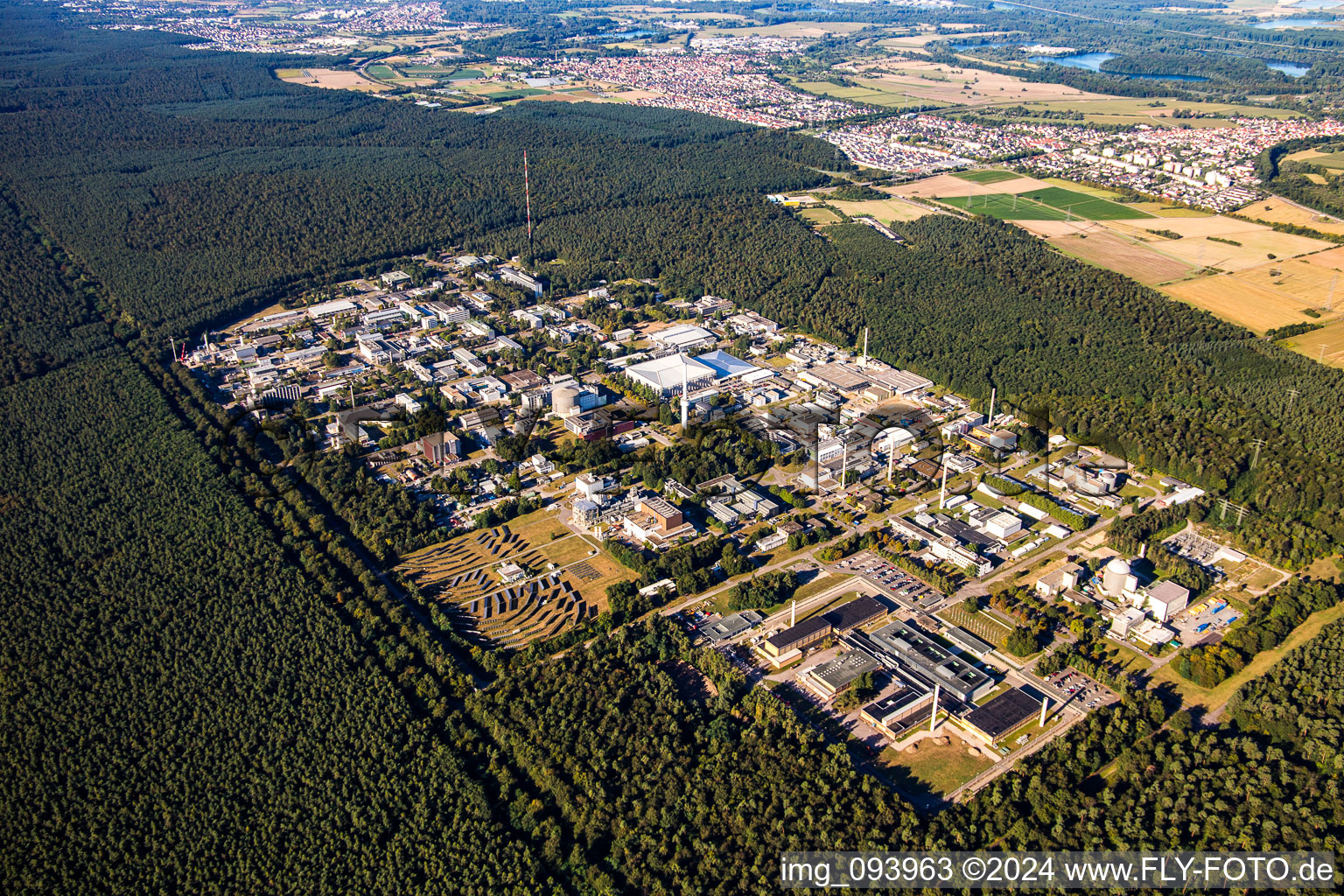 KIT Nord à le quartier Leopoldshafen in Eggenstein-Leopoldshafen dans le département Bade-Wurtemberg, Allemagne depuis l'avion