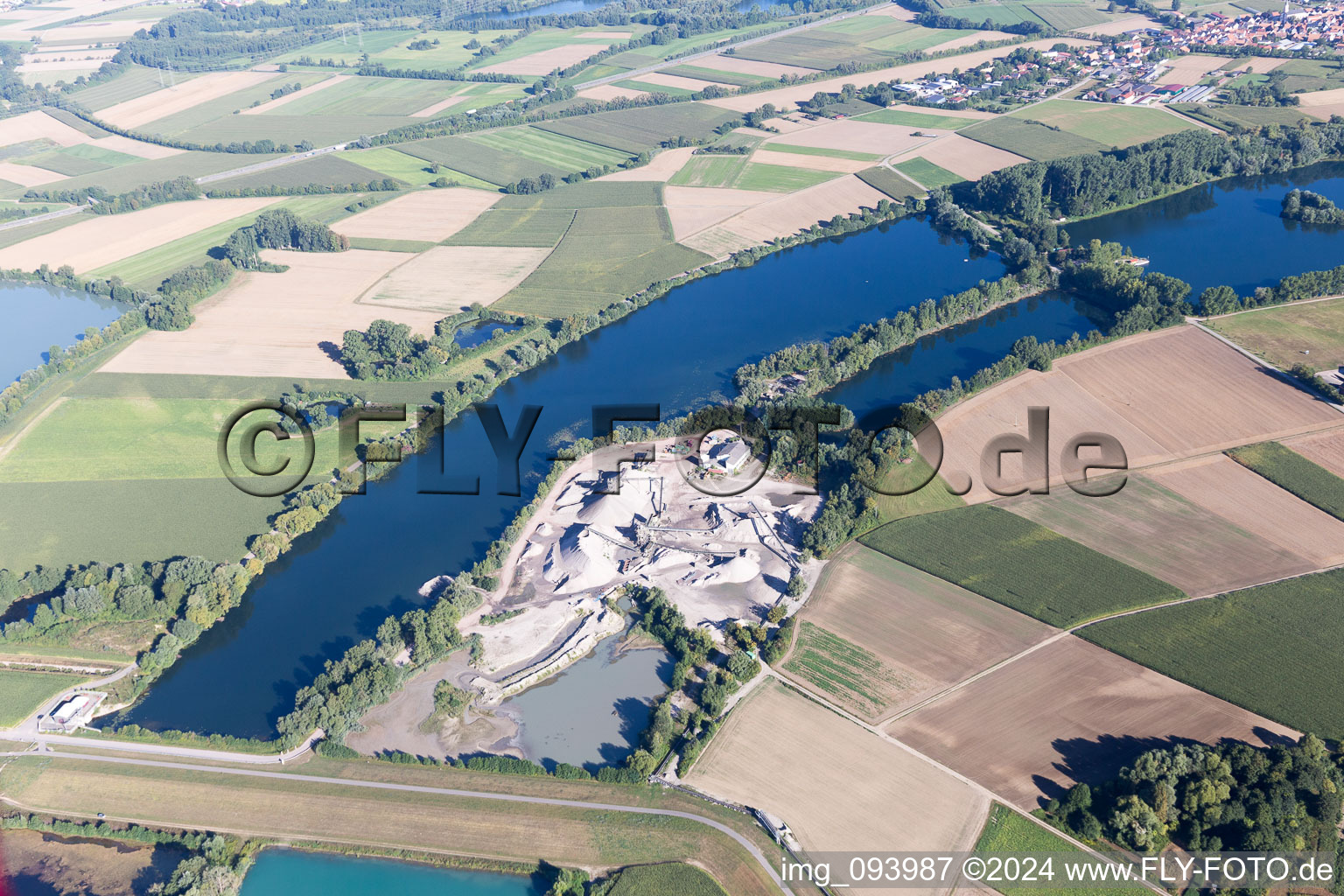 Vue d'oiseau de Neupotz dans le département Rhénanie-Palatinat, Allemagne