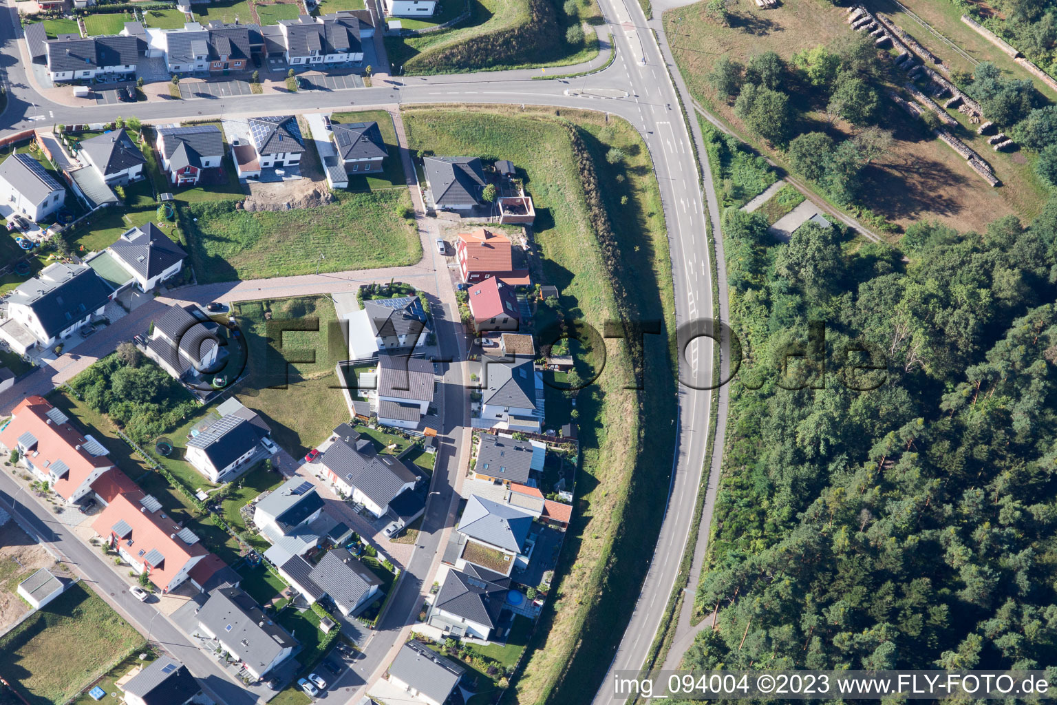 Jockgrim dans le département Rhénanie-Palatinat, Allemagne du point de vue du drone