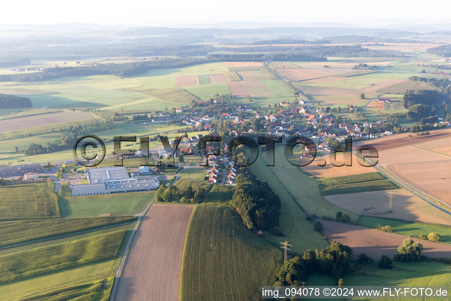 Vue aérienne de De l'est à le quartier Krumbach in Sauldorf dans le département Bade-Wurtemberg, Allemagne