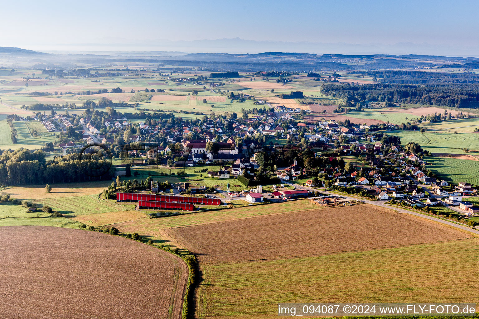 Vue aérienne de Champs agricoles et surfaces utilisables à Wald dans le département Bade-Wurtemberg, Allemagne